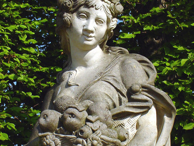 Skulptur der römischen Göttin der Baumfrüchte Pomona